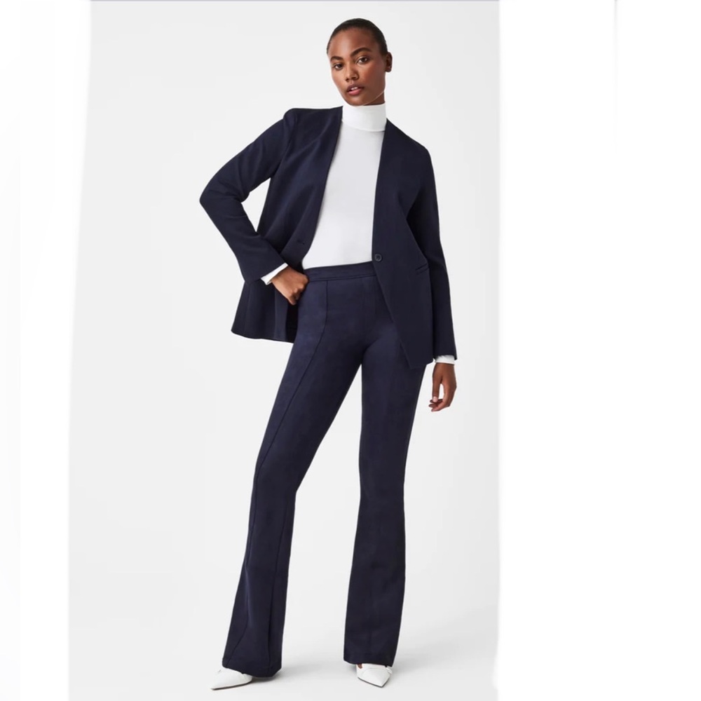 🎁 🆕 SPANX Faux Suede Flare Pants Navy